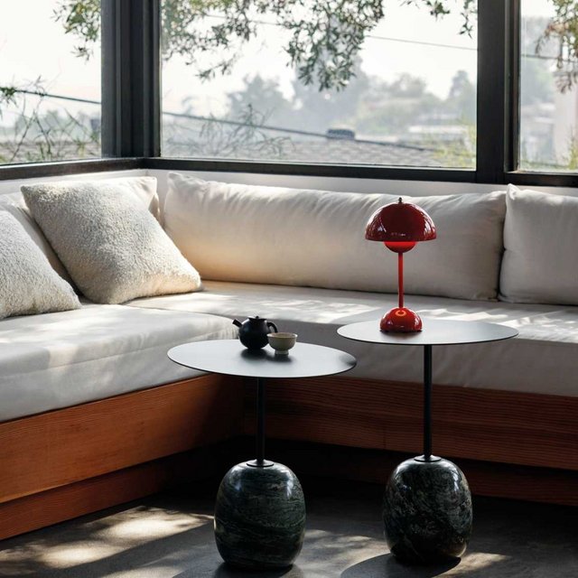 Aurora-Inspired LED Desk Lamp – Warm Energy-Efficient USB-C