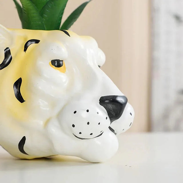 Novelty Ceramic 3D Lion's Head Vase for Modern Decor