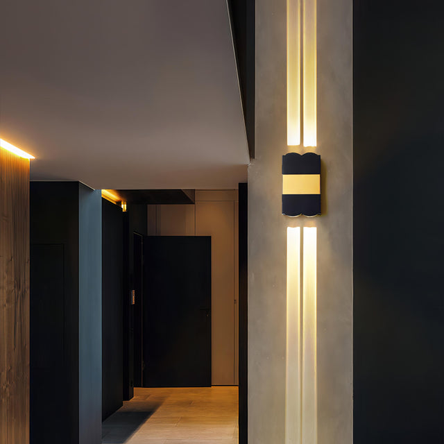 Vana - IP54 Waterproof Outdoor Wall Spotlight in Aluminum