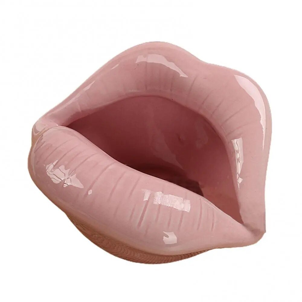 Cartoon Lips Ceramic Ashtray in Quirky Mouth Design
