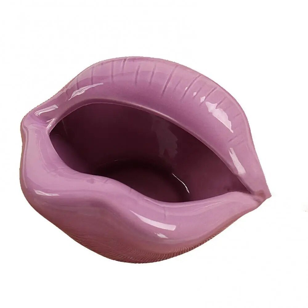 Cartoon Lips Ceramic Ashtray in Quirky Mouth Design