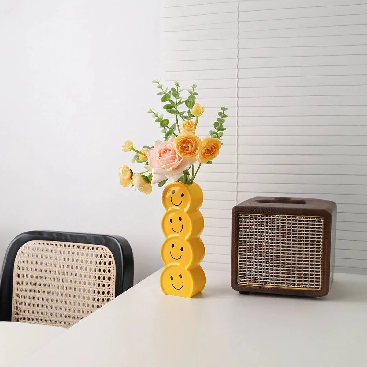 Smiling Faces Ceramic Vase Set with Modern Design