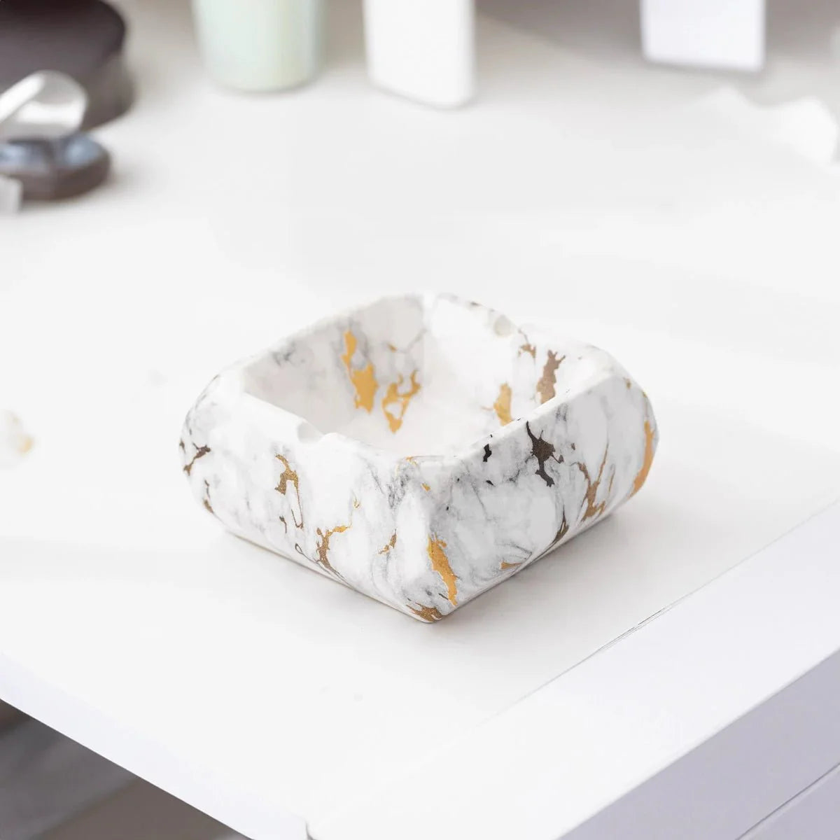 Textured Marble Effect Ceramic Ashtray for Modern Decor