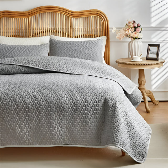 3-Piece Solid Color Quilted Bedspread Set for Cozy Elegance