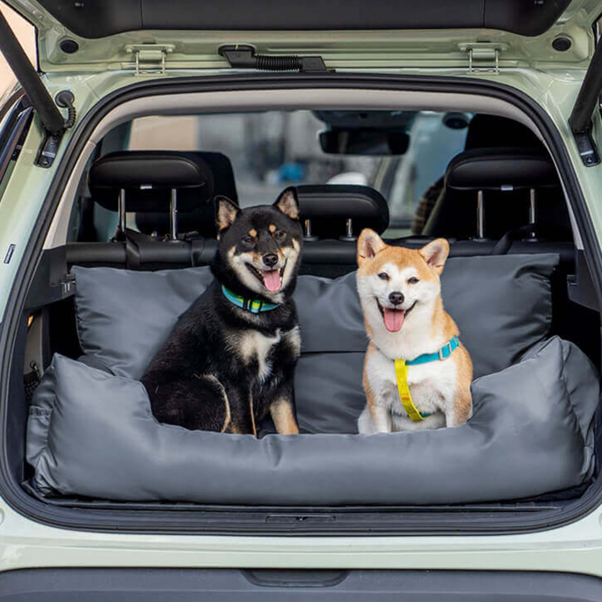 Adjustable Safety Dog Car Seat – Secure, Comfortable, and Spacious