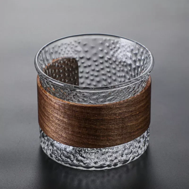 OakFlow Whisky Tumbler – Handmade Glass with Wooden Accent