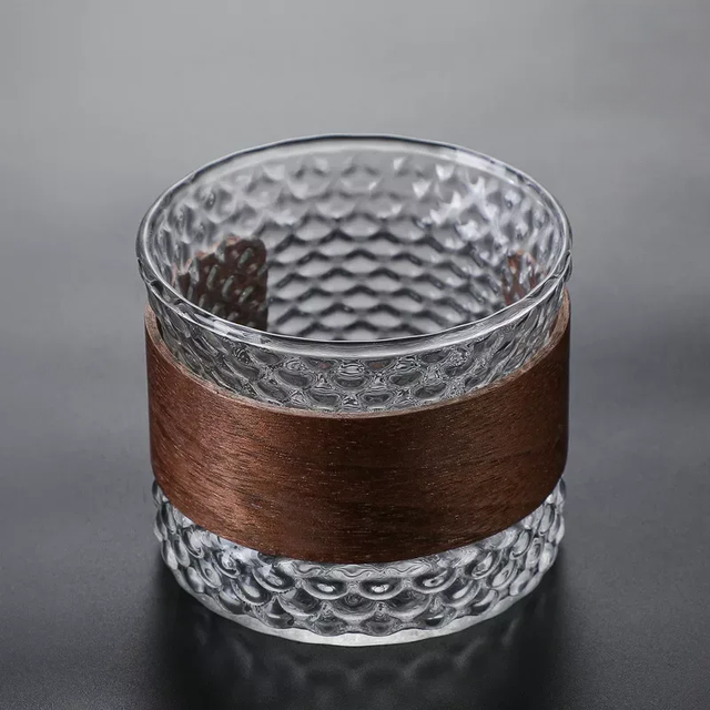 OakFlow Whisky Tumbler – Handmade Glass with Wooden Accent