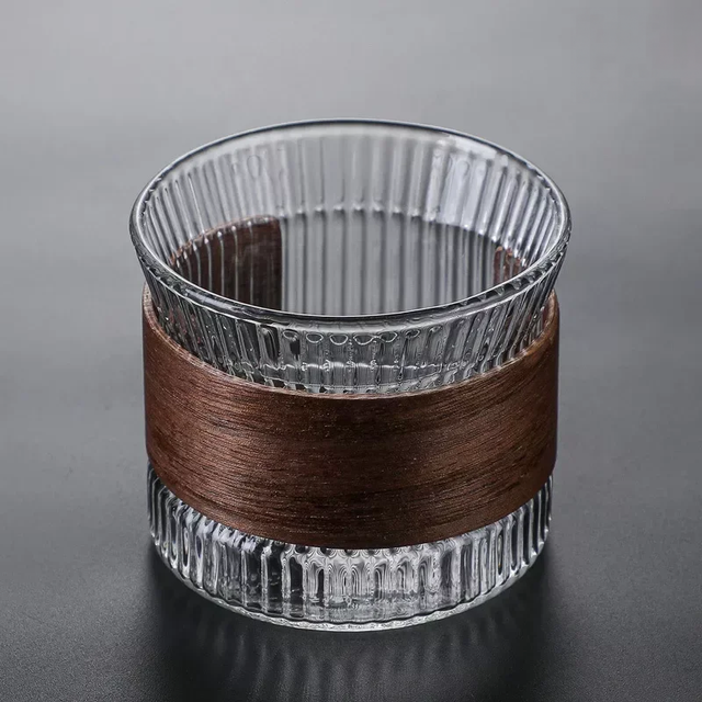 OakFlow Whisky Tumbler – Handmade Glass with Wooden Accent