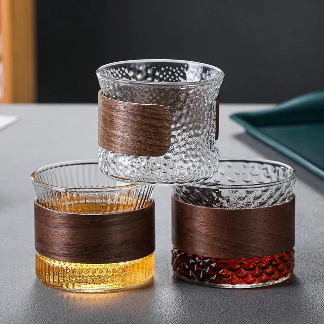 OakFlow Whisky Tumbler – Handmade Glass with Wooden Accent