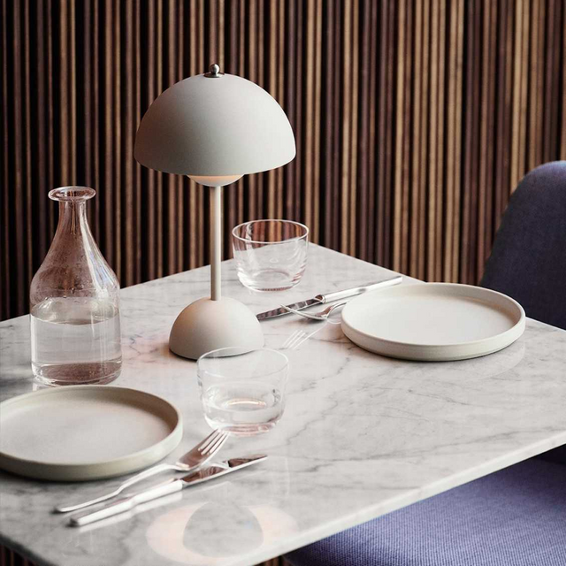 Aurora-Inspired LED Desk Lamp – Warm Energy-Efficient USB-C