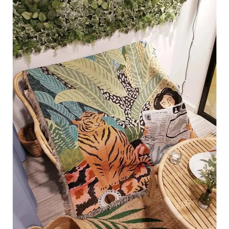 Cosy Cartoon Tiger Design Throw Blanket for Home Decor