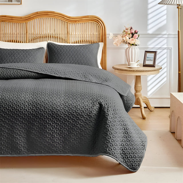 3-Piece Solid Color Quilted Bedspread Set for Cozy Elegance