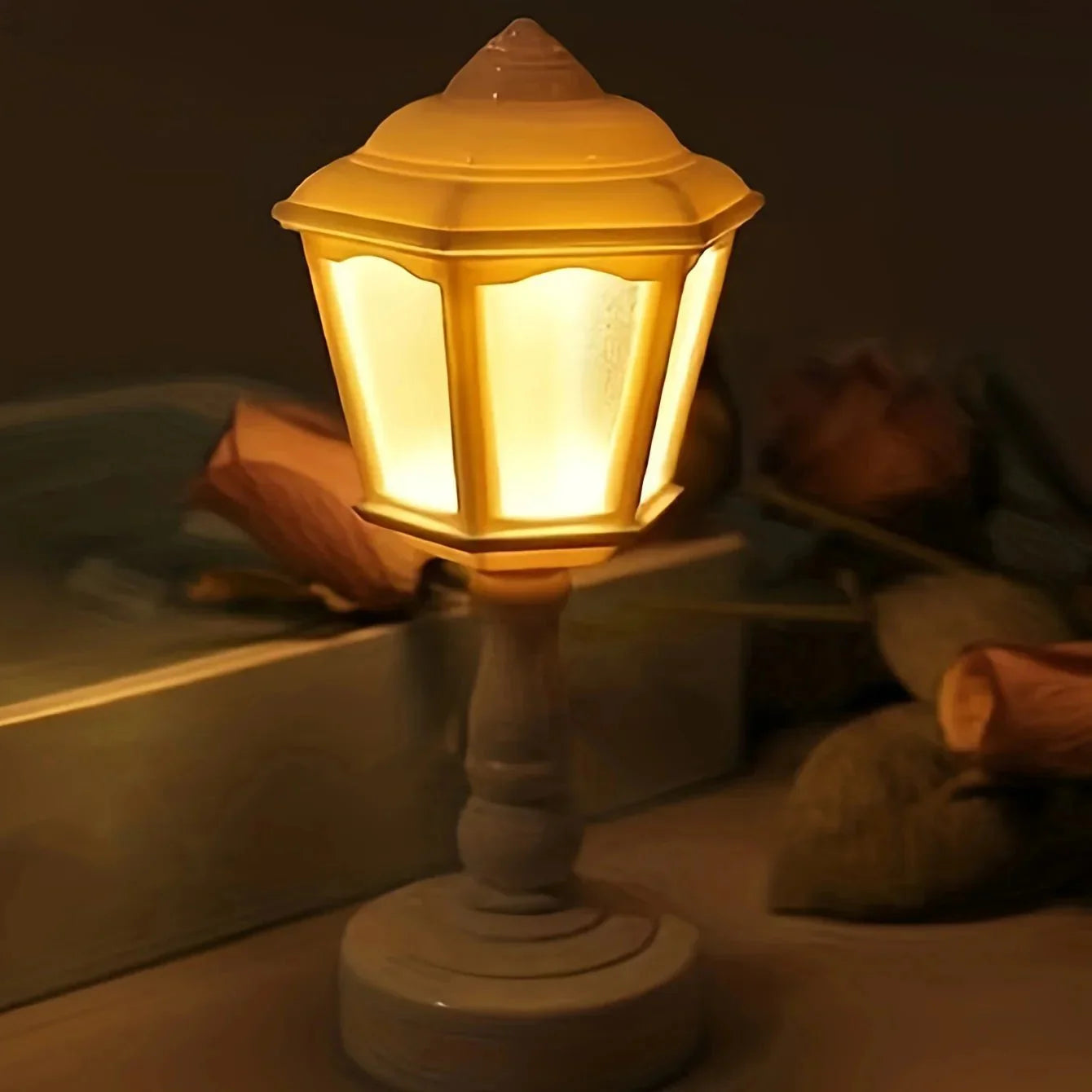 ouch-Activated Flower Bud LED Lamp with Rechargeable Design