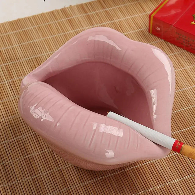Cartoon Lips Ceramic Ashtray in Quirky Mouth Design