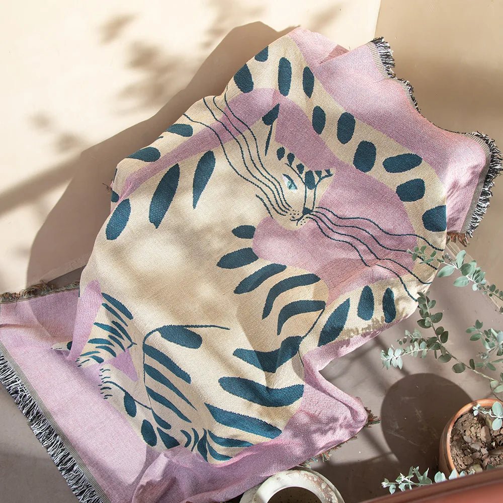 Quirky Pink Cat Design Sofa Blanket for Home Decor