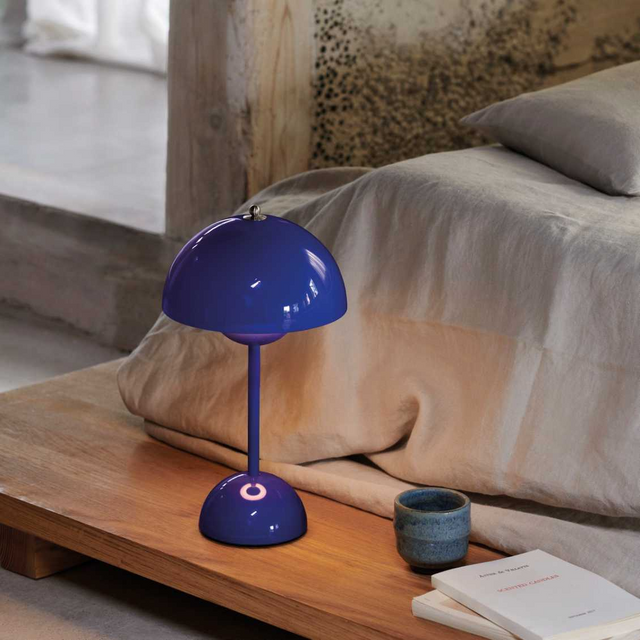 Aurora-Inspired LED Desk Lamp – Warm Energy-Efficient USB-C