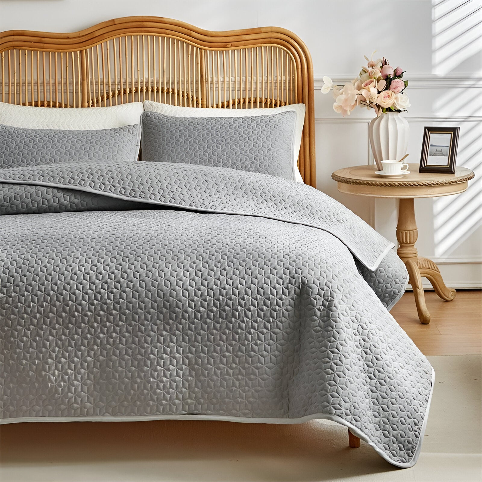 3-Piece Solid Color Quilted Bedspread Set for Cozy Elegance